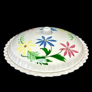 Vintage 1980”s ceramic 11” lidded pic keeper with floral design